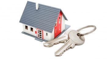 House with keys d’une vente de maison, de terrain ...